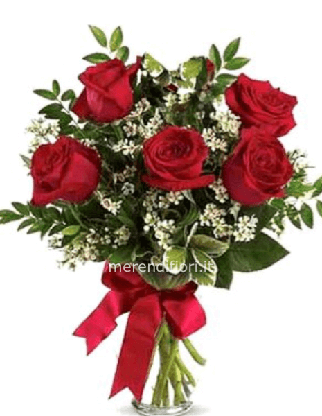 5 rose rosse con verde 