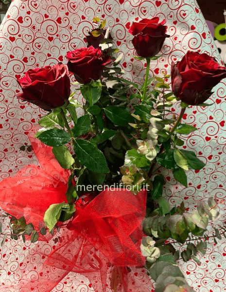 5 steli rose rosse extra con verde profumato 