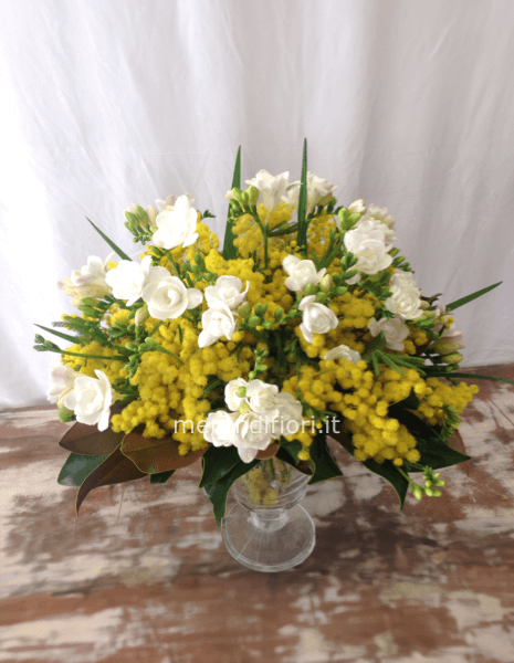 Fresie bianche e mimosa