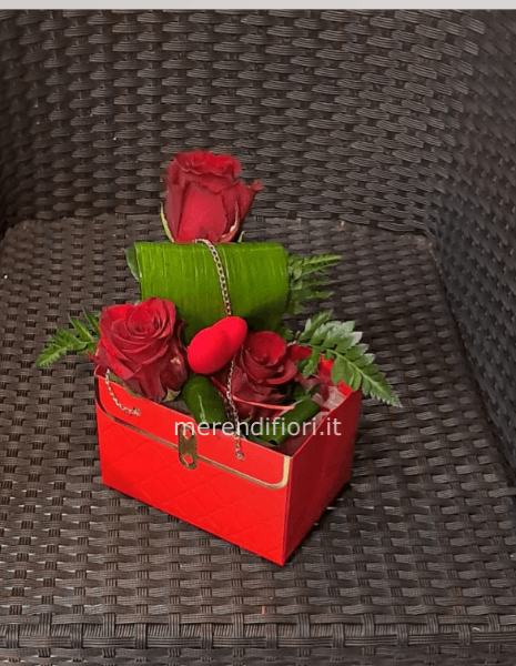 Borsa con rose rosse 
